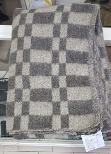 Одеяло полушерстяное в клетку Одеяло полушерстяное в клетку
