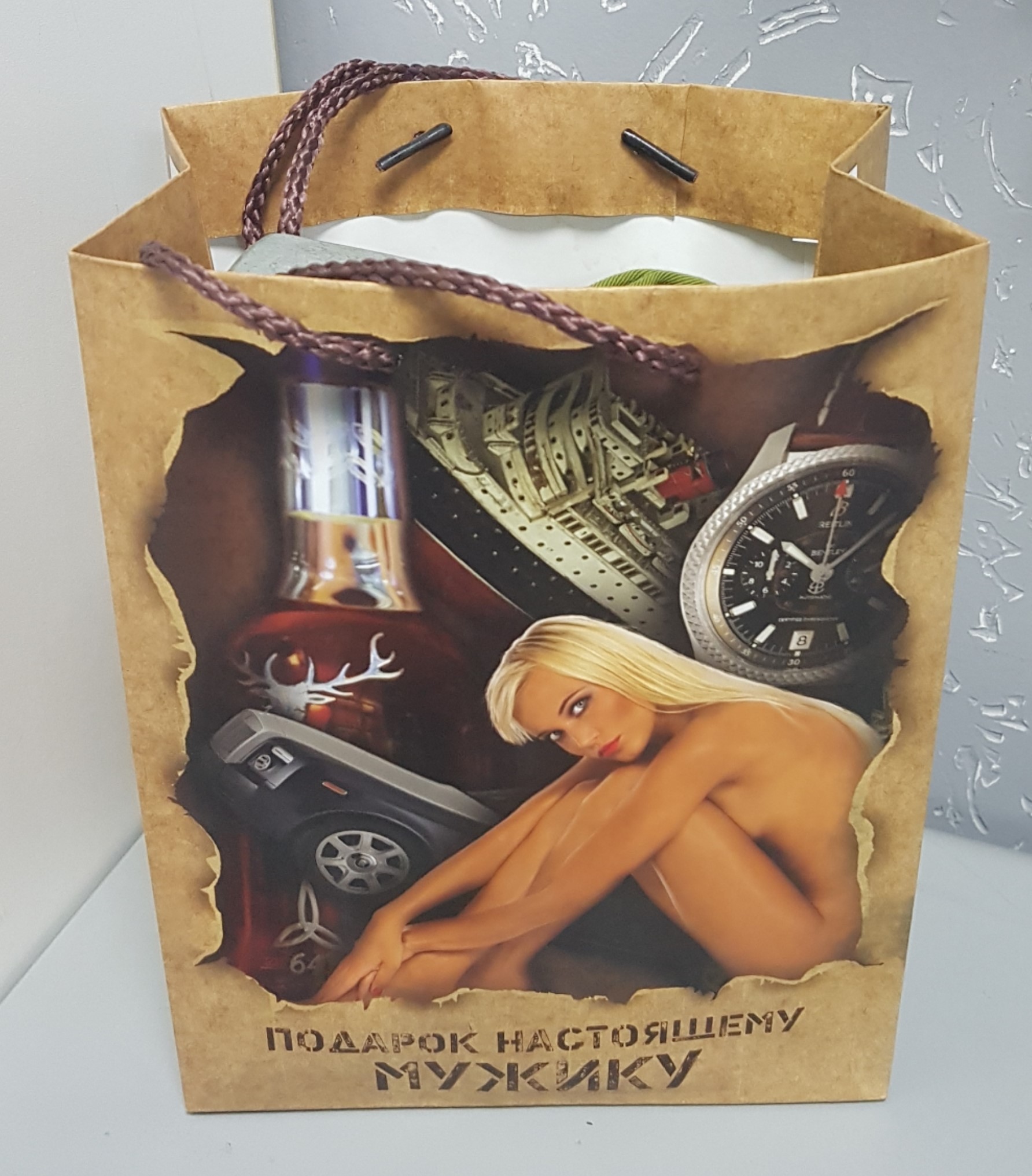 Подарочный набор Medium (Пилотка+стакан+упаковка) Подарочный набор Medium (Пилотка+стакан+упаковка)