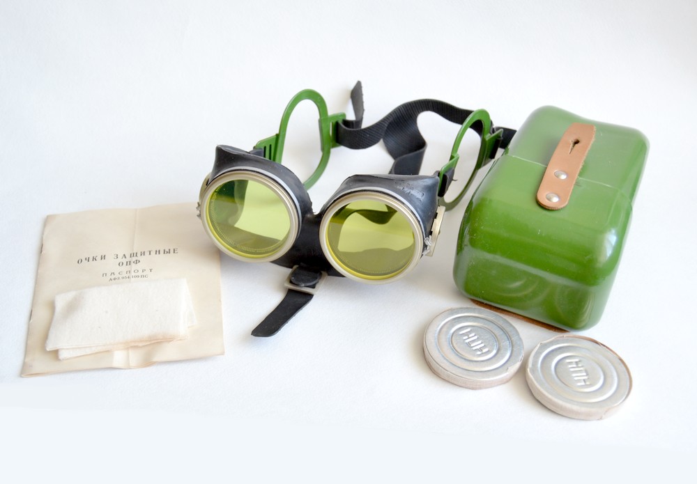 Очки ОФ или ОПФ специальные для защиты глаз военнослужащего СССР Очки ОФ или ОПФ специальные для защиты глаз военнослужащего СССР