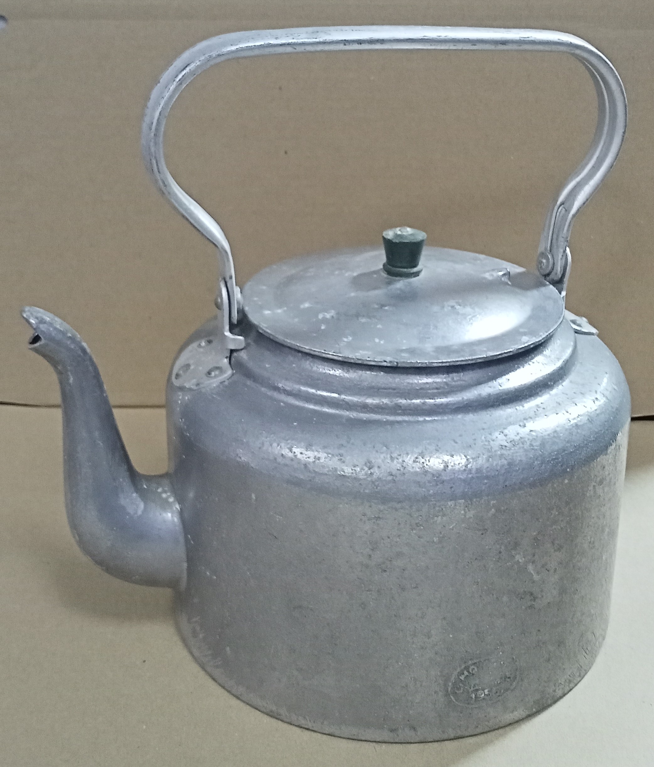 Чайник советский алюминиевый литой 5 литров (1956 года) Чайник советский алюминиевый литой 5 литров (1956 года)